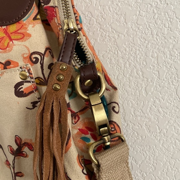 Lucky Brand Floral Beige Canvas Women's Bag with Leather/Suede Accents - Picture 3 of 16